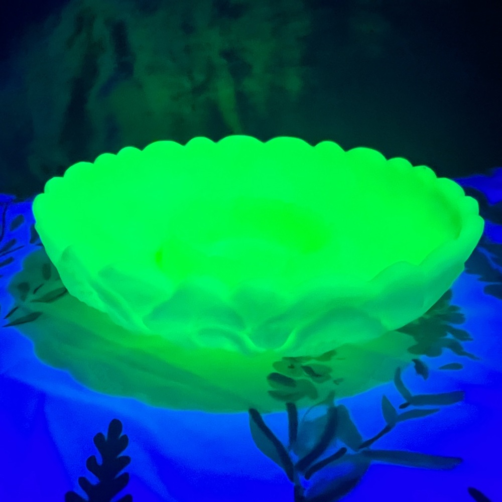 Fenton console dish